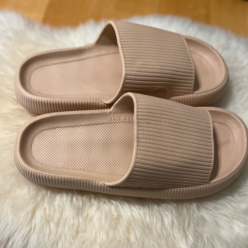 Cloudies in Oat Latte Size 10.5 Never worn.